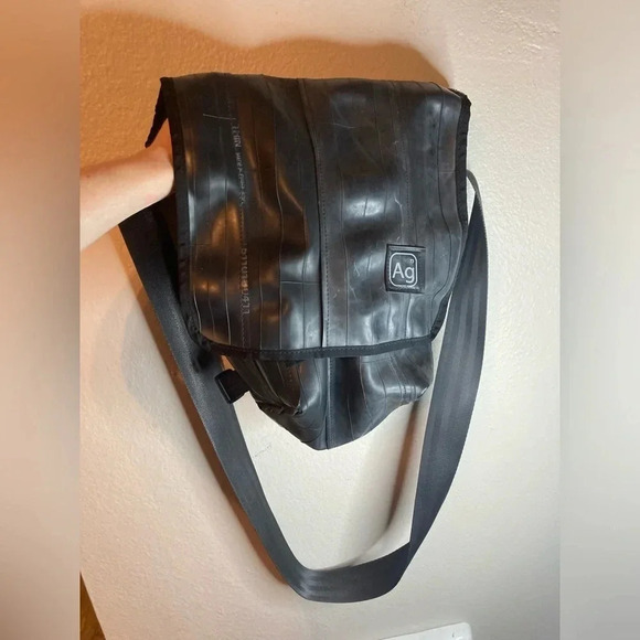 Give Back Goods Up-cycled Shoulder Bag- Made in the USA from Bicycle tubes Black - Picture 5 of 8